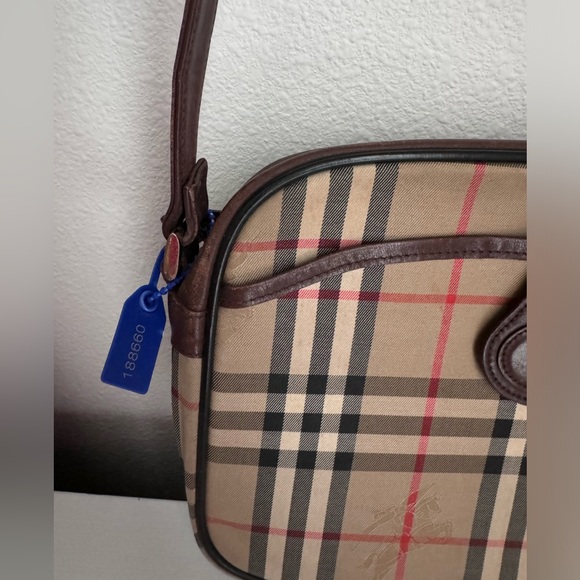 Burberrys Shoulder Bag - Picture 3 of 10